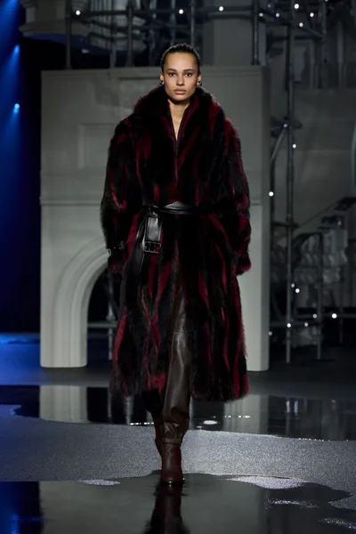 Look 25